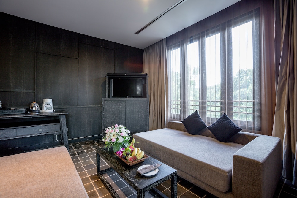 Suite, River View (White Elephant) - Photo 6