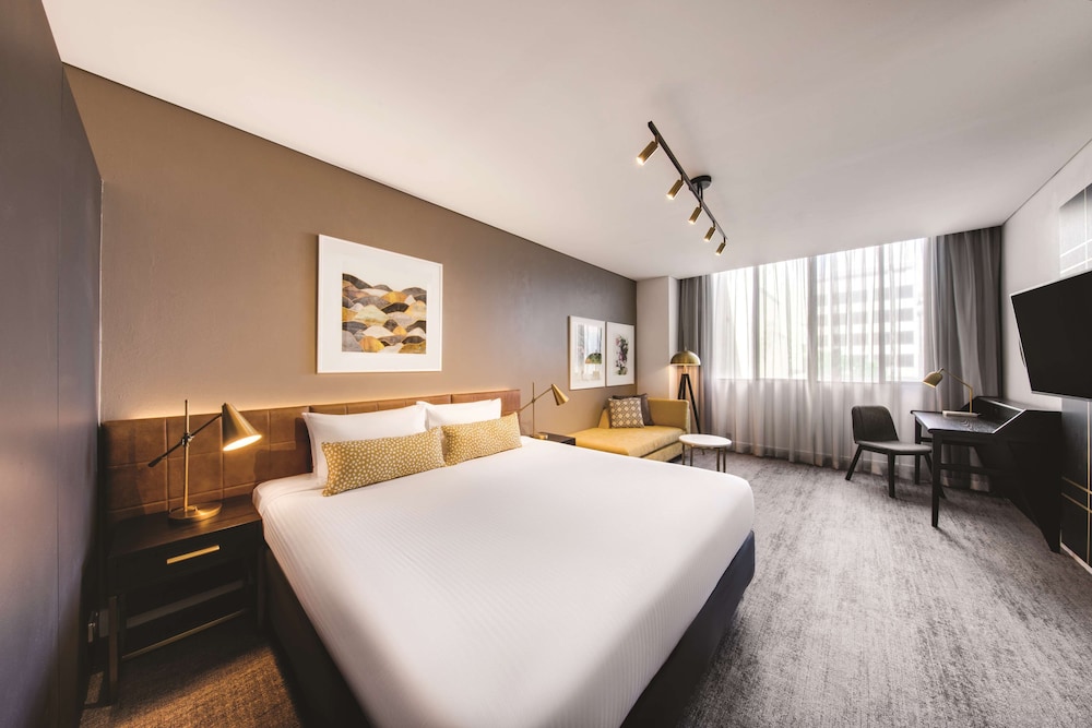 Guest Room Queen thumbnail 6