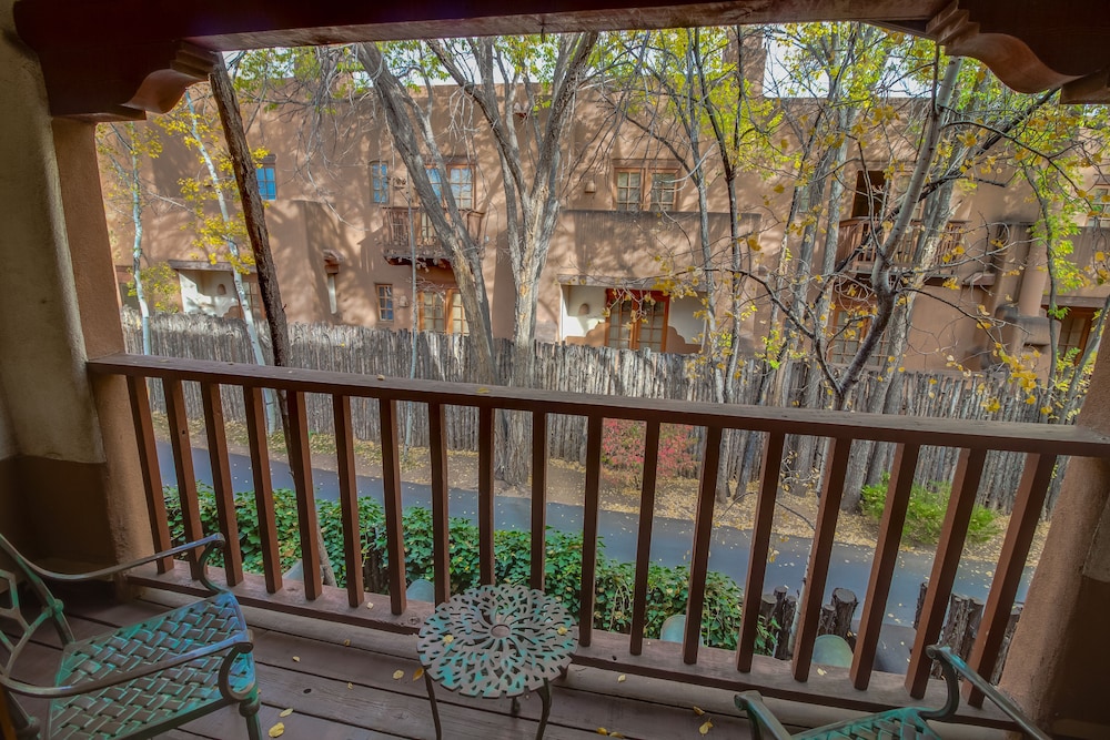 Suite, 1 Bedroom - Photo 4
