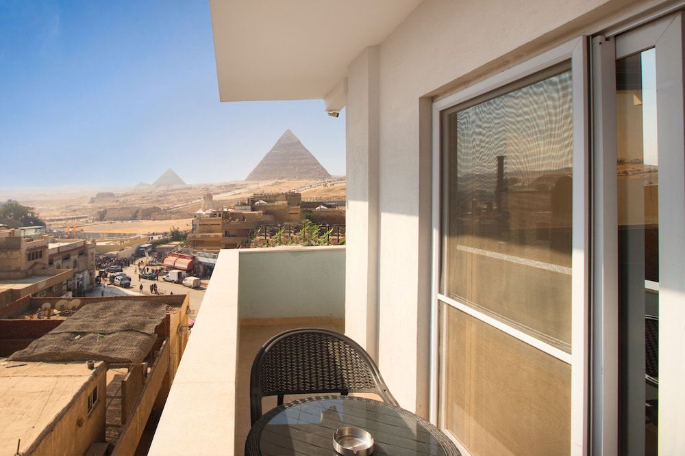 Luxury Suite with Panoramic Pyramids View & Balcony - Photo 6