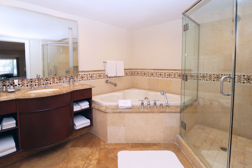 Suite, 2 Queen Beds (Lanai) photo 3