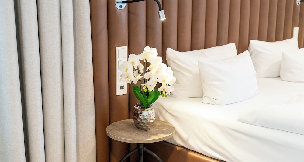Junior Suite, 1 King Bed - Photo 6