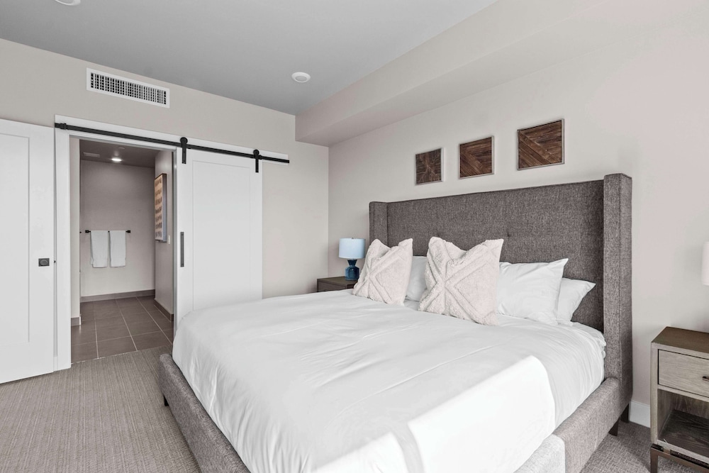 Standard Suite, 2 Bedrooms (King)