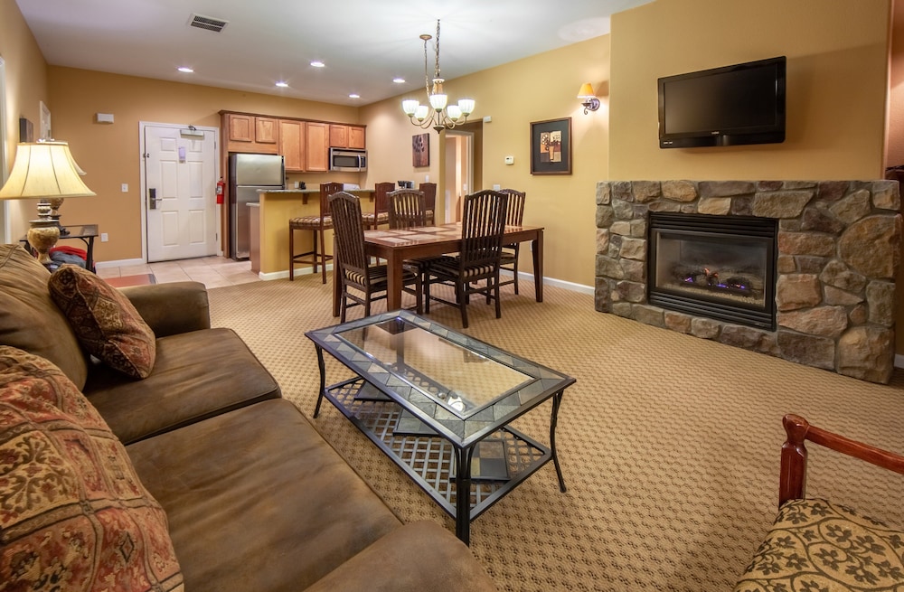 Room, 2 Bedrooms (1 King, 1 Queen) - Photo 1