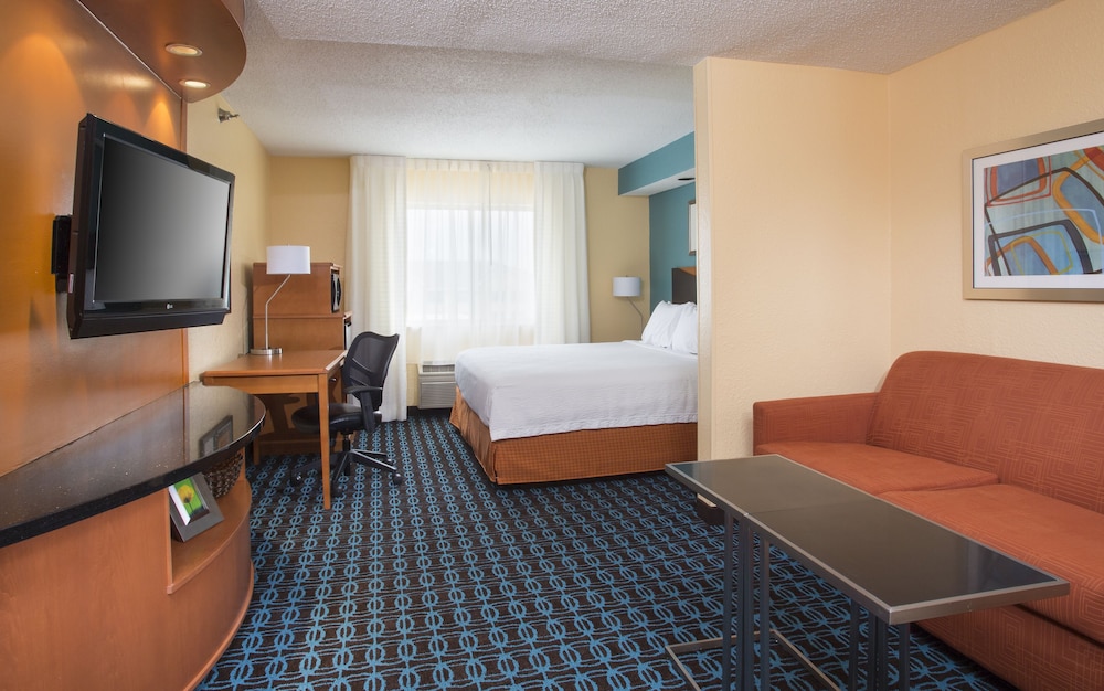 Executive Suite, 1 King Bed with Sofa bed, Non Smoking - Photo 2