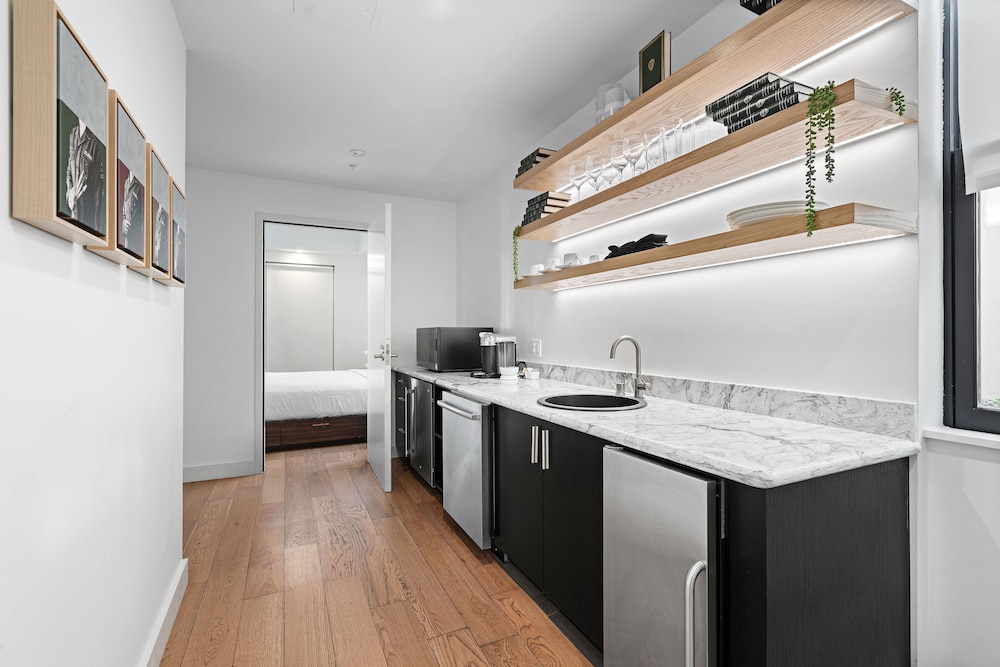 2 Bedroom Loft Suite, Penthouse, 1 King, 1 Queen, Terrace - Photo 6
