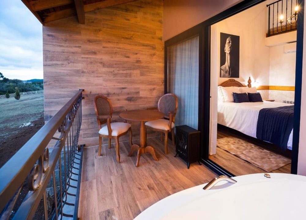 Family Quadruple Room, Jetted Tub, Lake View photo 3