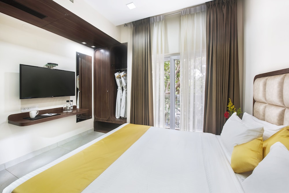 Executive Room, City View