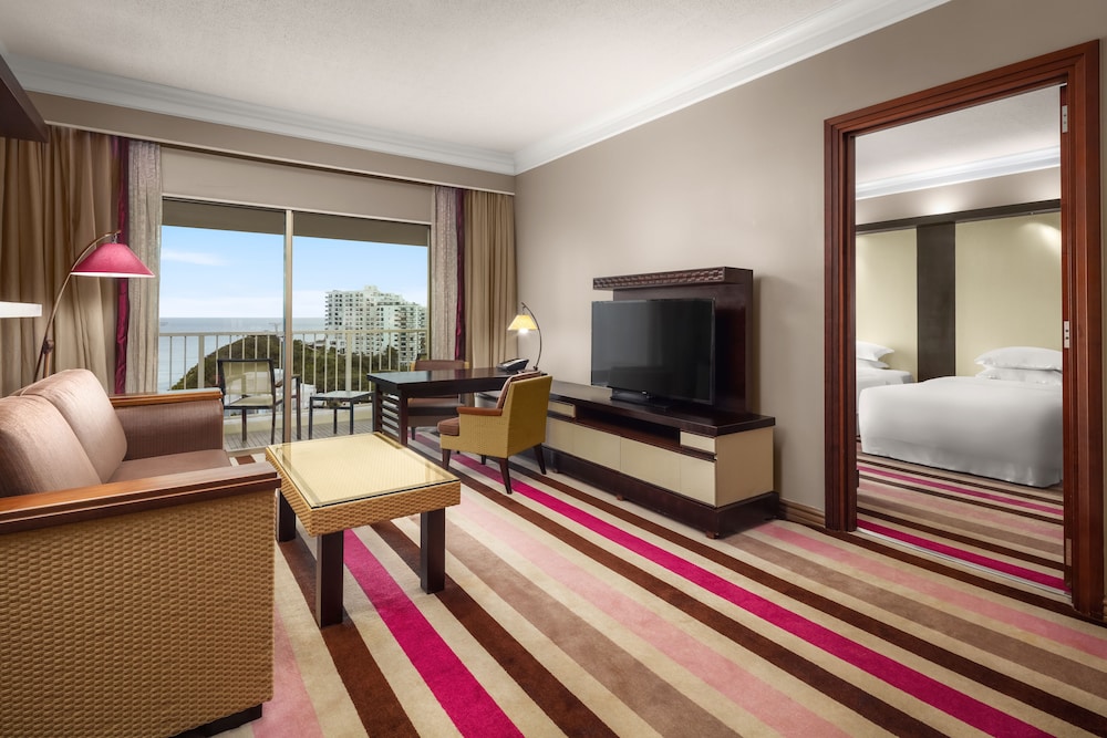 Laguna Club Suite (Club Lounge Access) - Photo 8