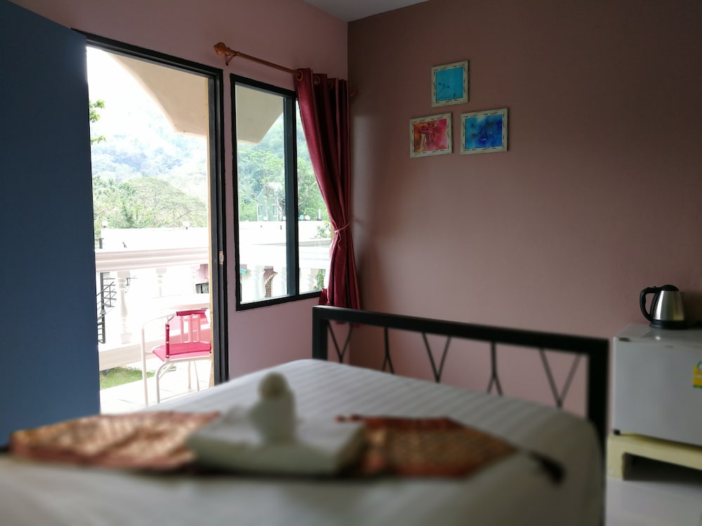 Superior Double Bed, Mountain View photo 3