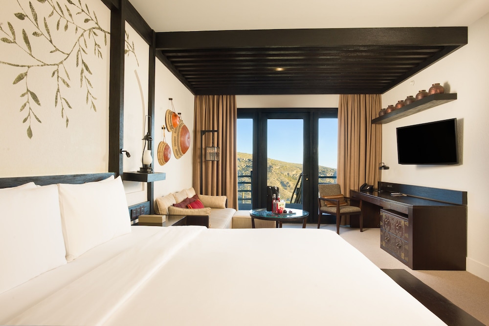 Room, 1 King Bed (Horizon View) photo 2