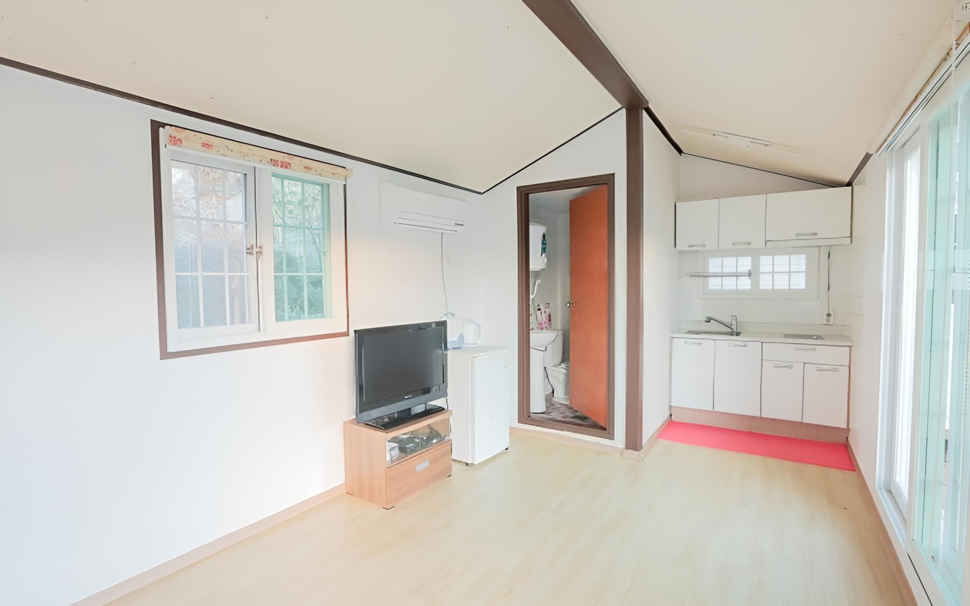 Room (Bungalow 202)