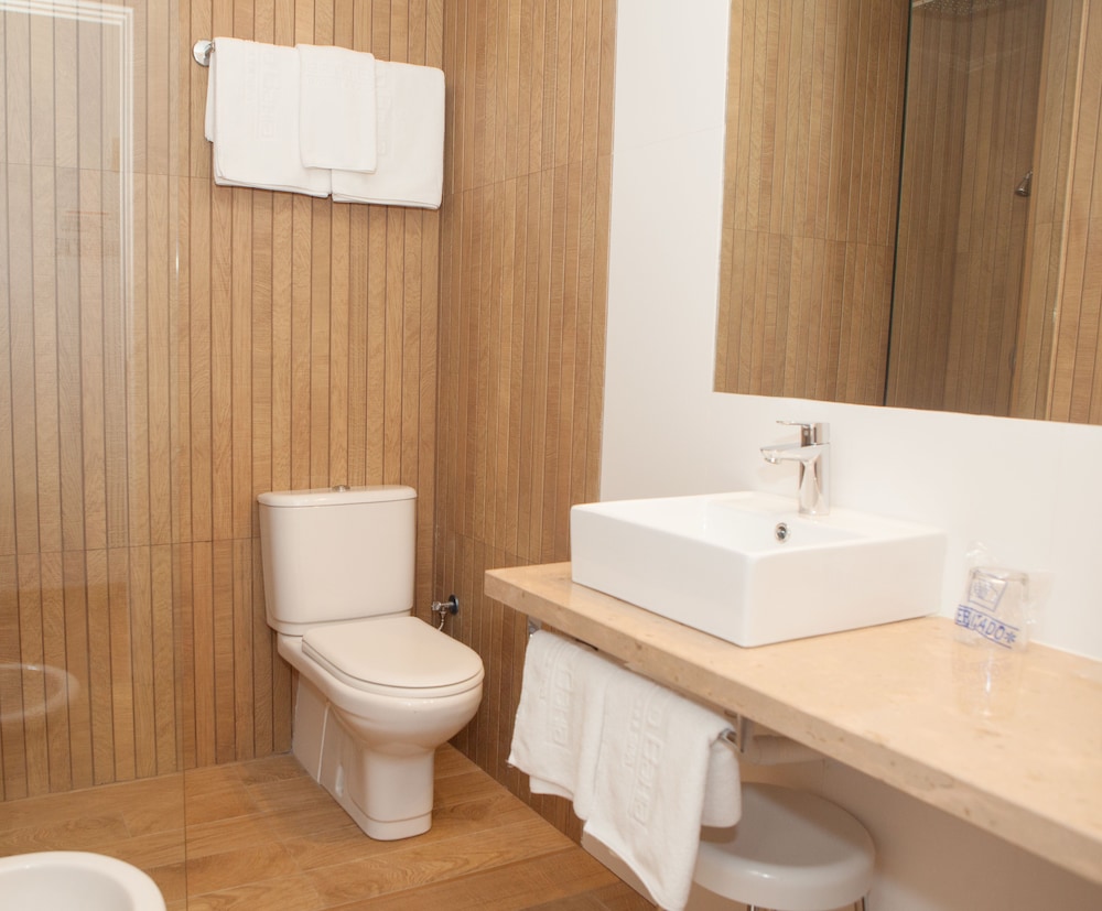 Double or Twin Room - Photo 3