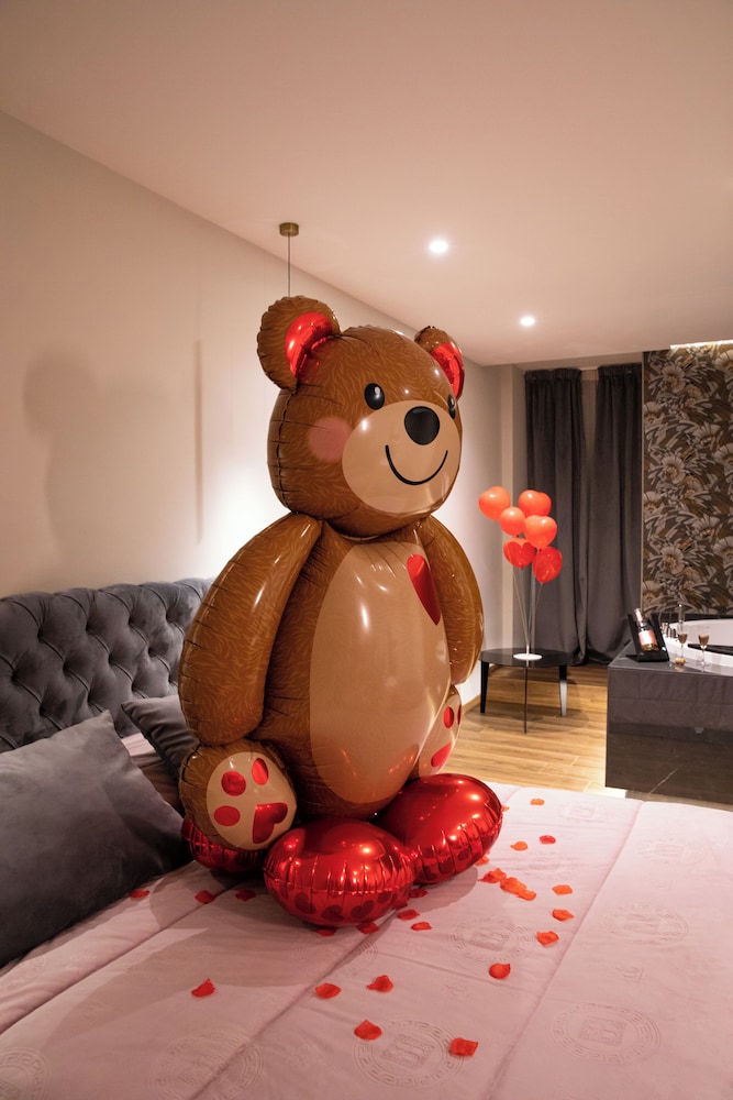 Luxury Suite