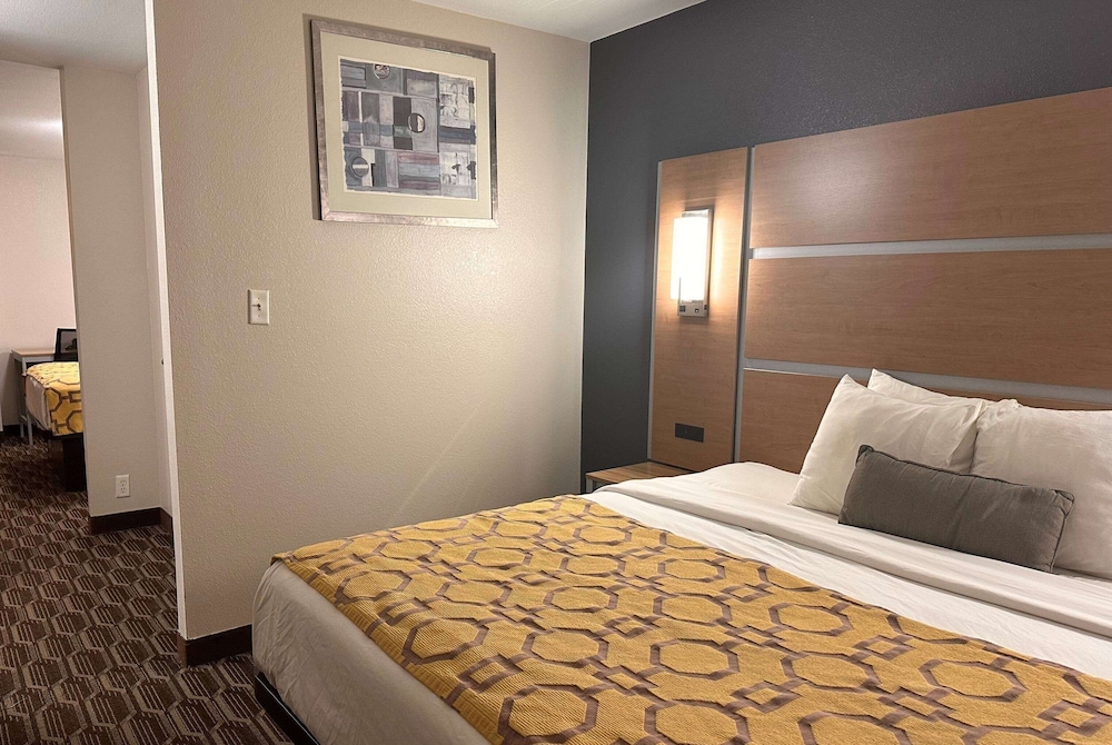 Room, Multiple Beds, Non Smoking - Photo 1