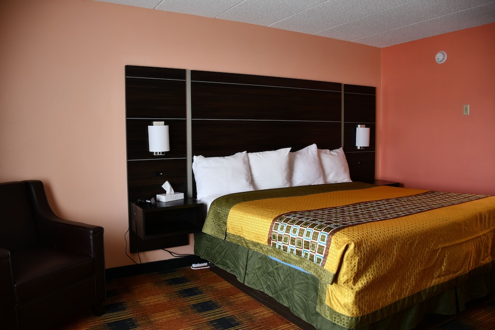 Standard Room, 1 King Bed, Non Smoking photo 2