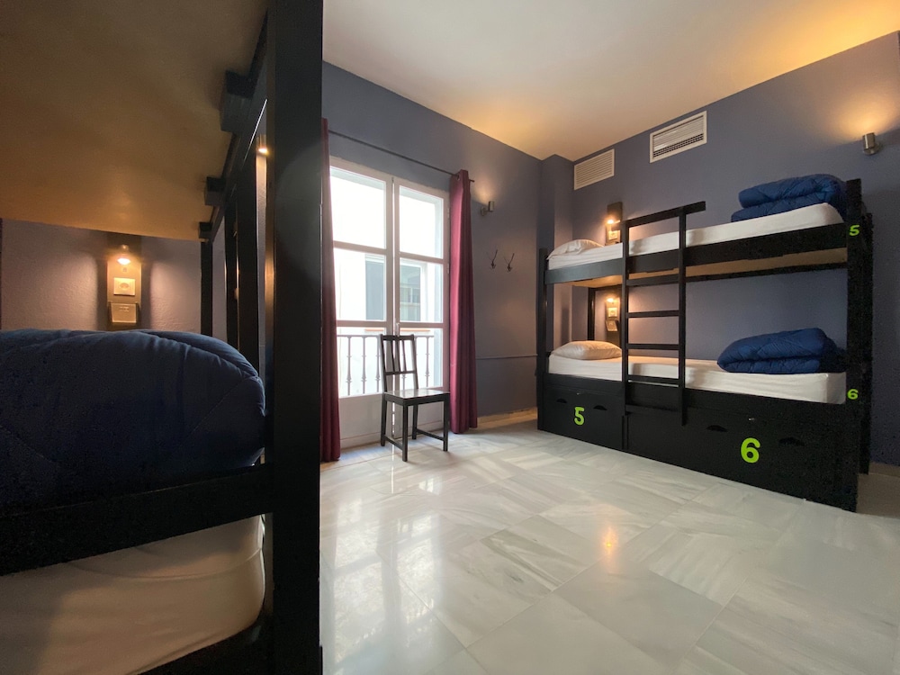 One bed in a Dorm Room with Private Bathroom for 14 people