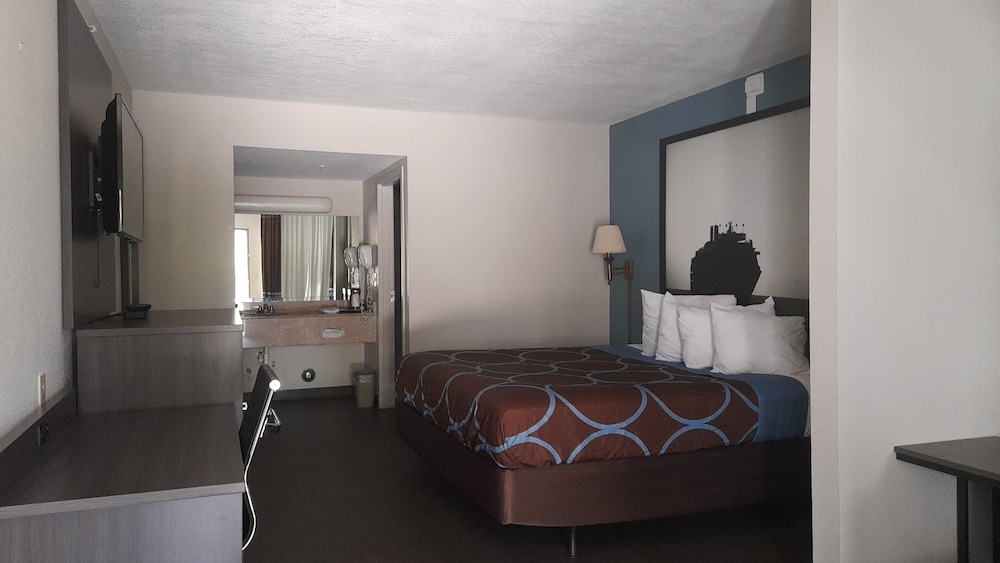 Standard Room, 1 King Bed - Photo 8