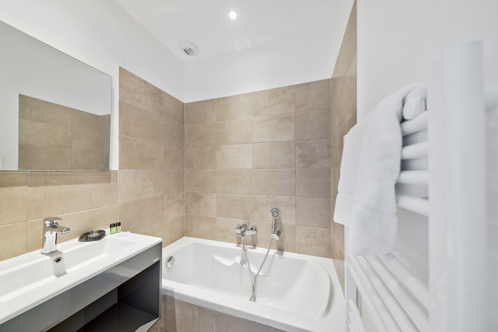 House - 8 people - 4 bedrooms - Air conditioned - 4m private swimming pool - Terrace photo 2