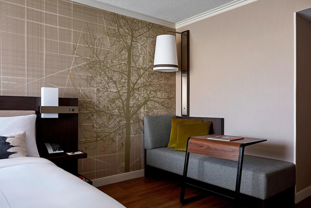 Room, 1 King Bed - Photo 2