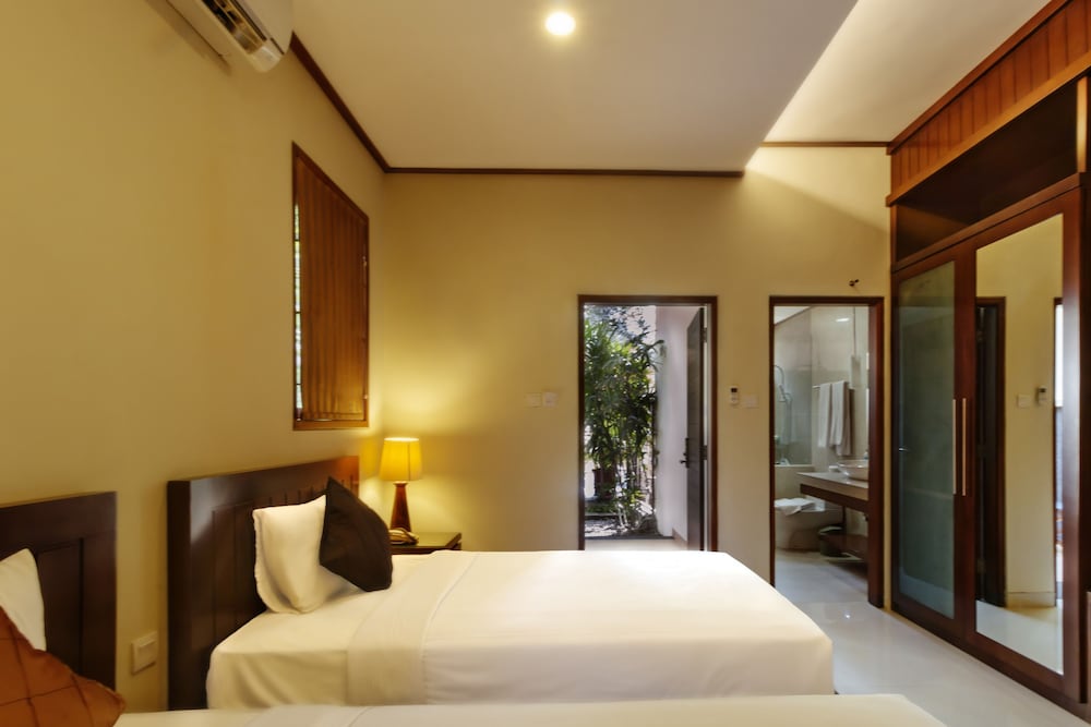 Deluxe Premier Interconnecting Room with Pool View - Photo 4