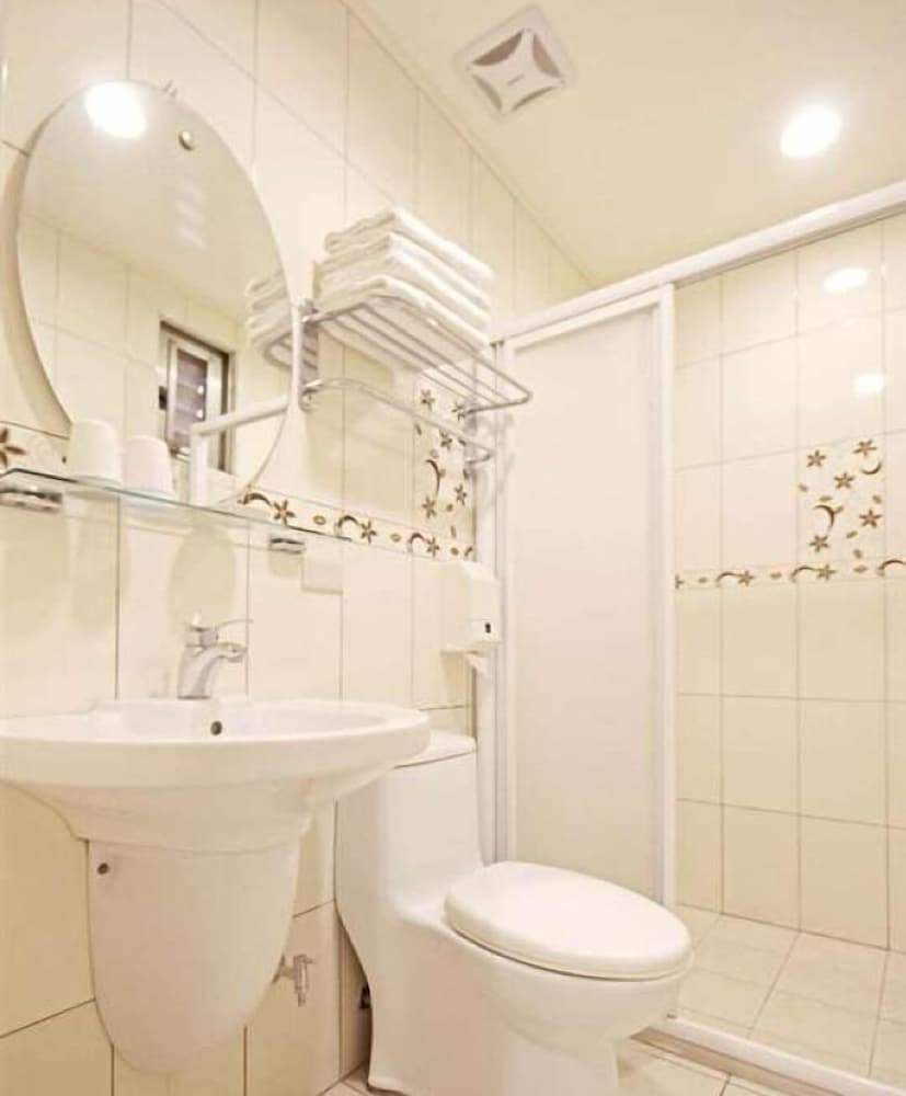 Standard Quadruple Room - Photo 10