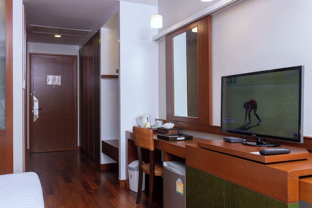 Deluxe Double or Twin Room with Pool View - Photo 3