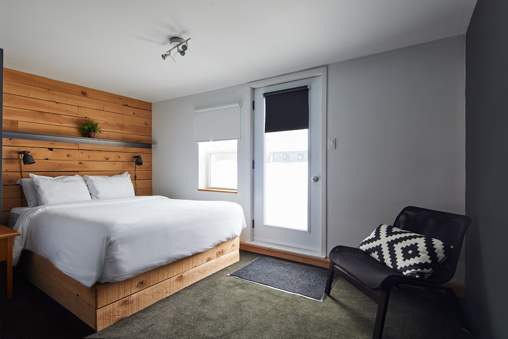 Classic Studio, 1 Queen Bed, Kitchenette photo 1
