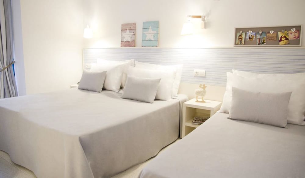 Deluxe Quadruple Room, Pool View
