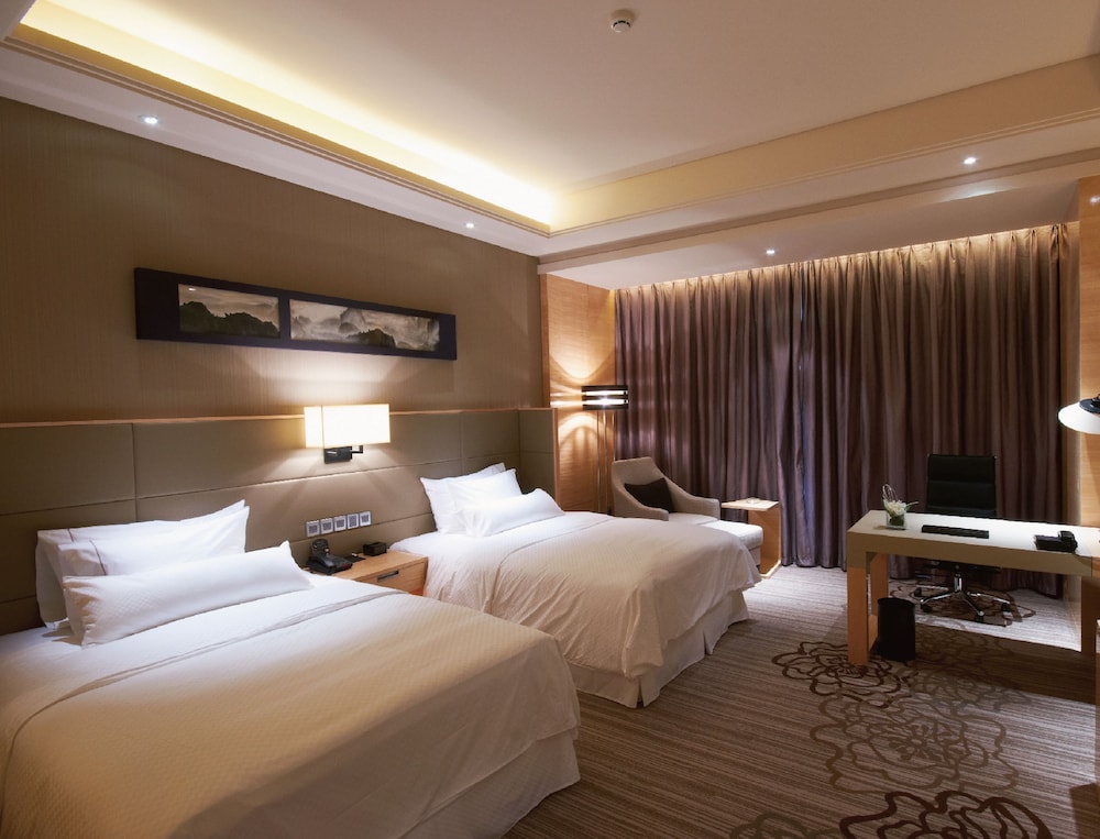Club Room, 2 Double Beds, City View - Photo 2
