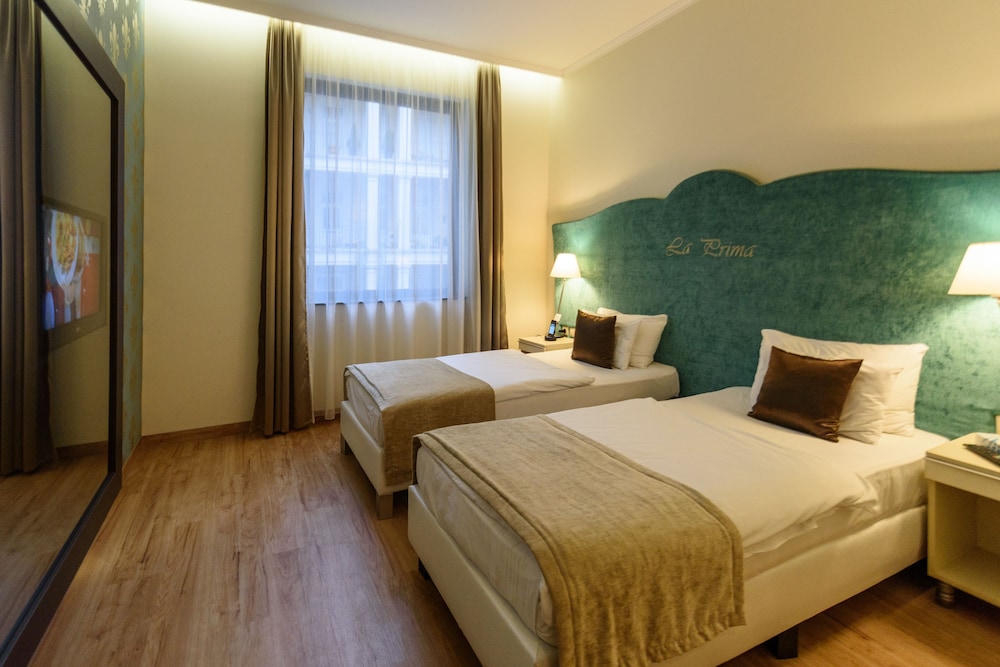 Family Room, 2 Bedrooms