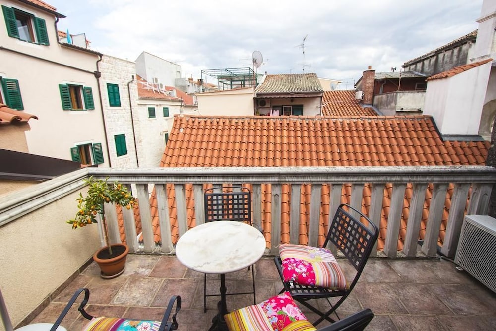 City Duplex, 1 Bedroom, Balcony photo 3