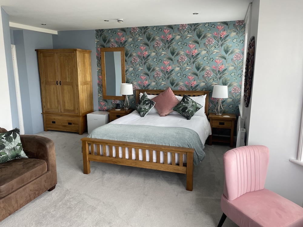 Deluxe Double Room, Ensuite, Sea View (2nd flr deluxe king suite) photo 1