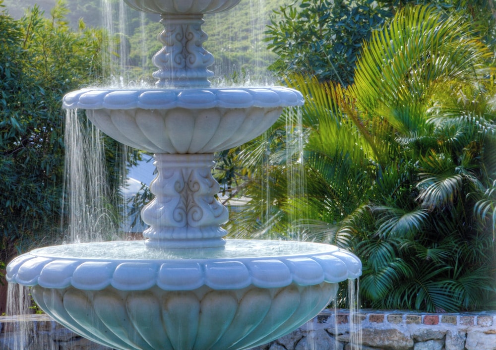 Room, Mountain View (great House)