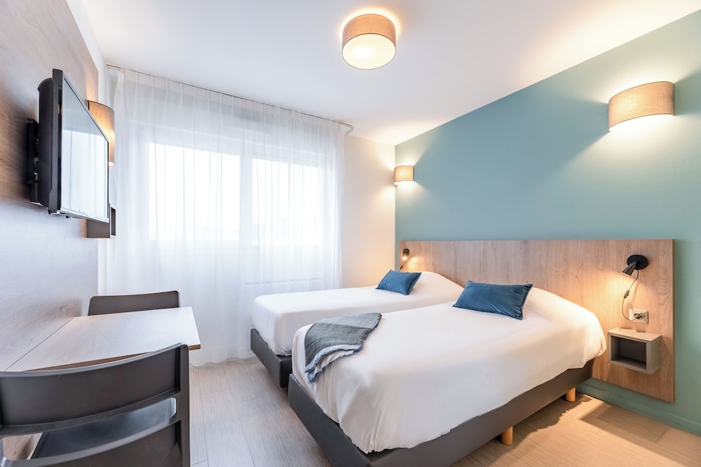Studio, 2 Twin Beds, Balcony photo 1