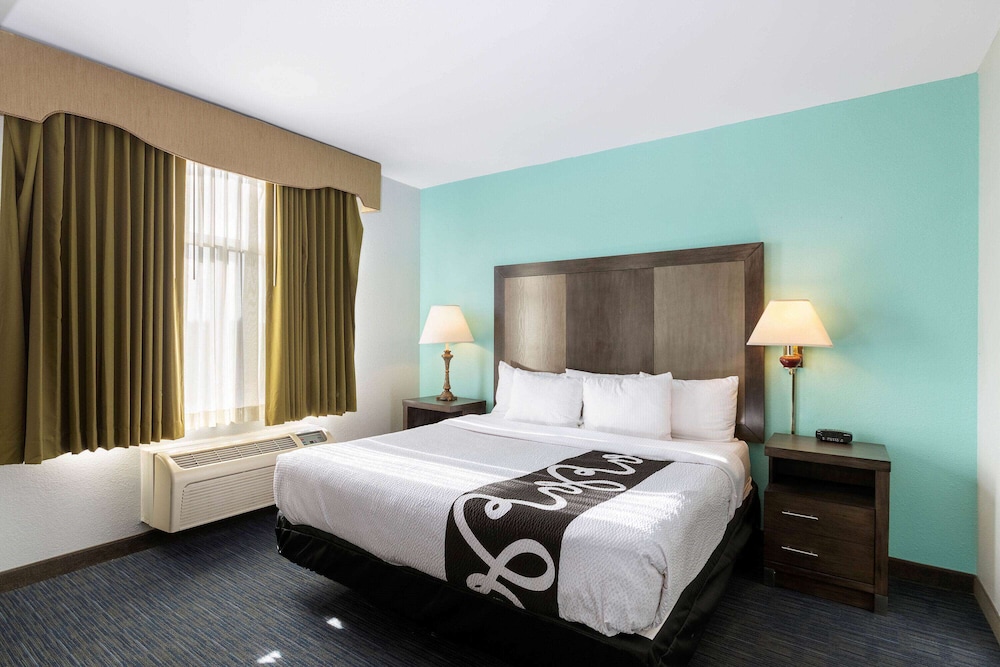Suite, 1 King Bed, Non Smoking, City View (Efficiency) - Photo 1