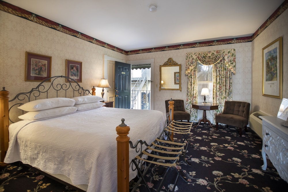 Traditional Room, 1 King Bed, Non Smoking (307 Bennington)