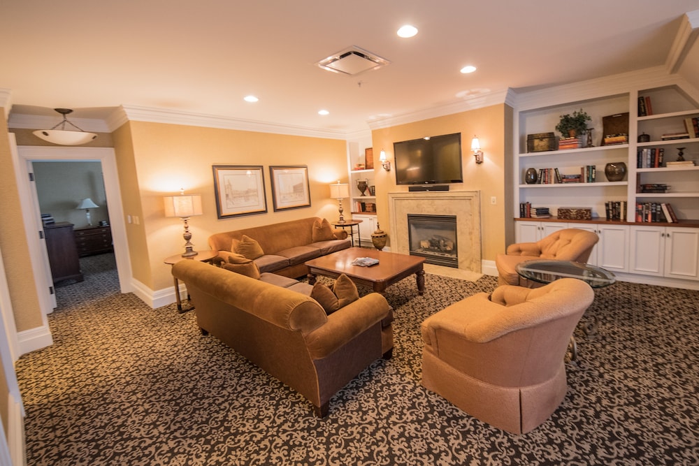 Suite (Buckingham) - Photo 1