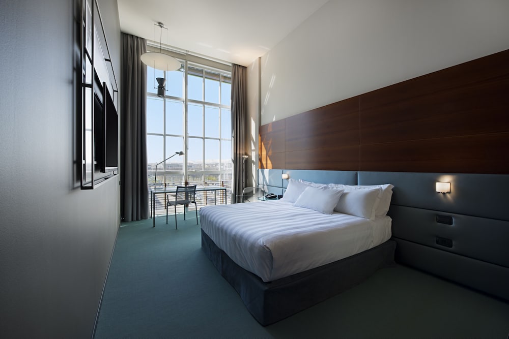 Room (Queen Guest Room with Sofa)