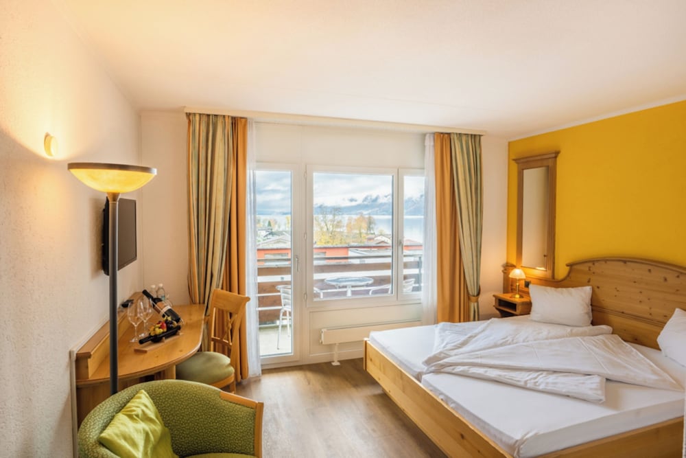 Double room lake side with balcony photo 3