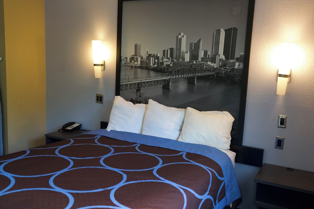 Standard Room, 1 Queen Bed - Photo 2