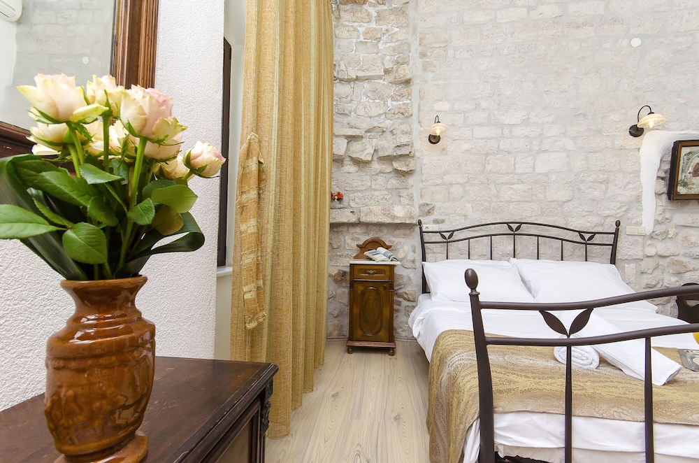 Standard Double Room - Photo 2