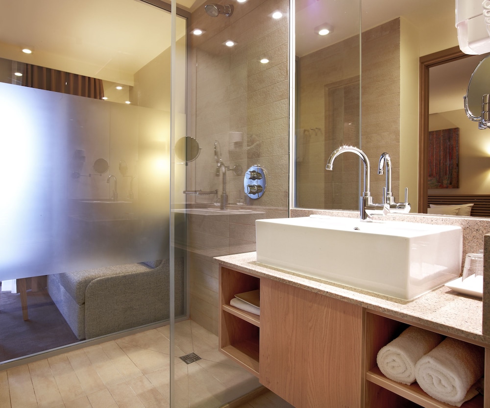 Deluxe Room - Photo 6