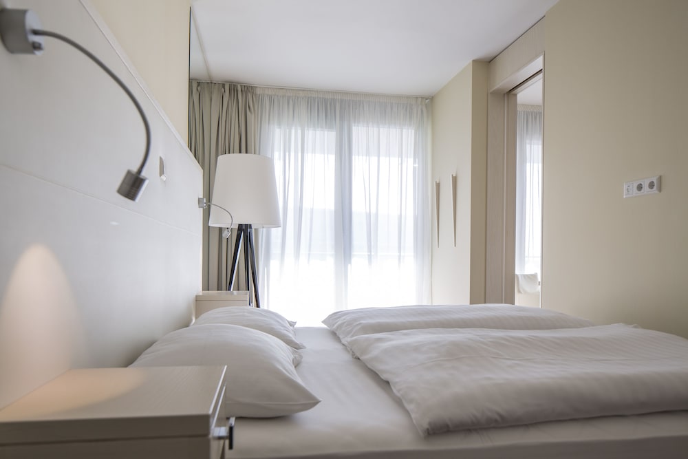 Comfort Apartment, 1 Bedroom, Balcony, Partial Sea View photo 2