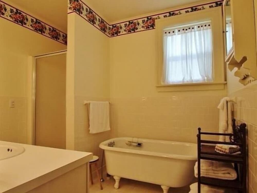 House, 4 Bedrooms photo 2