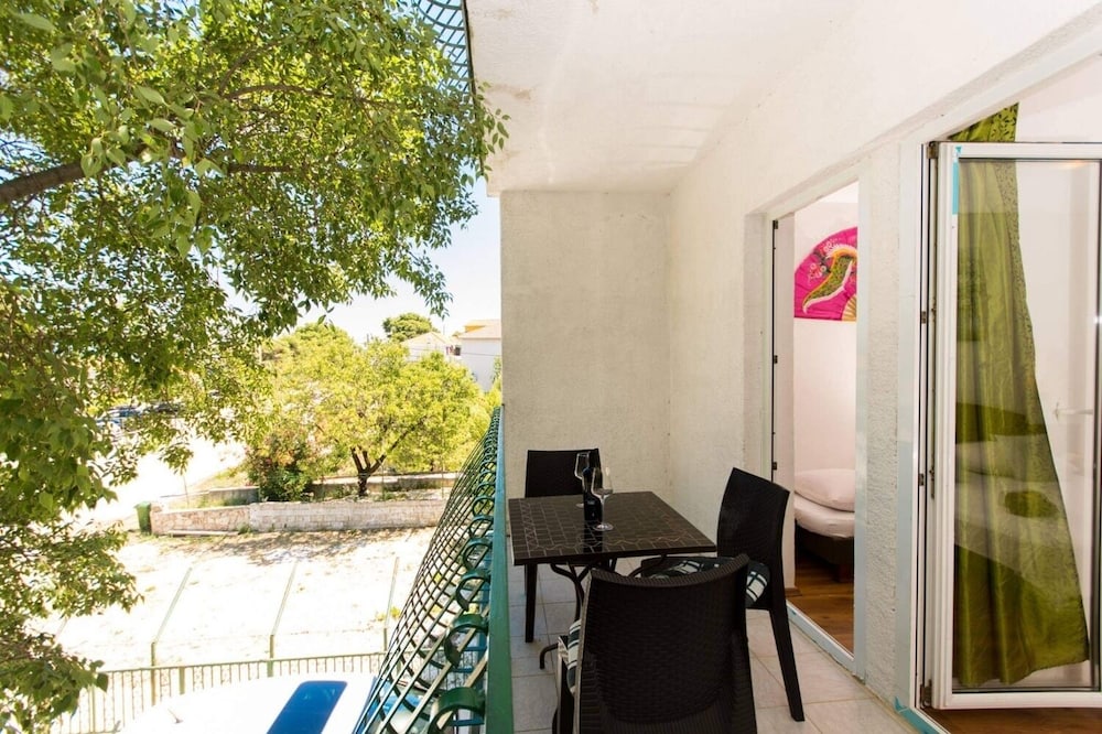 Apartment (Sandra - quiet & close to the beach -) photo 2