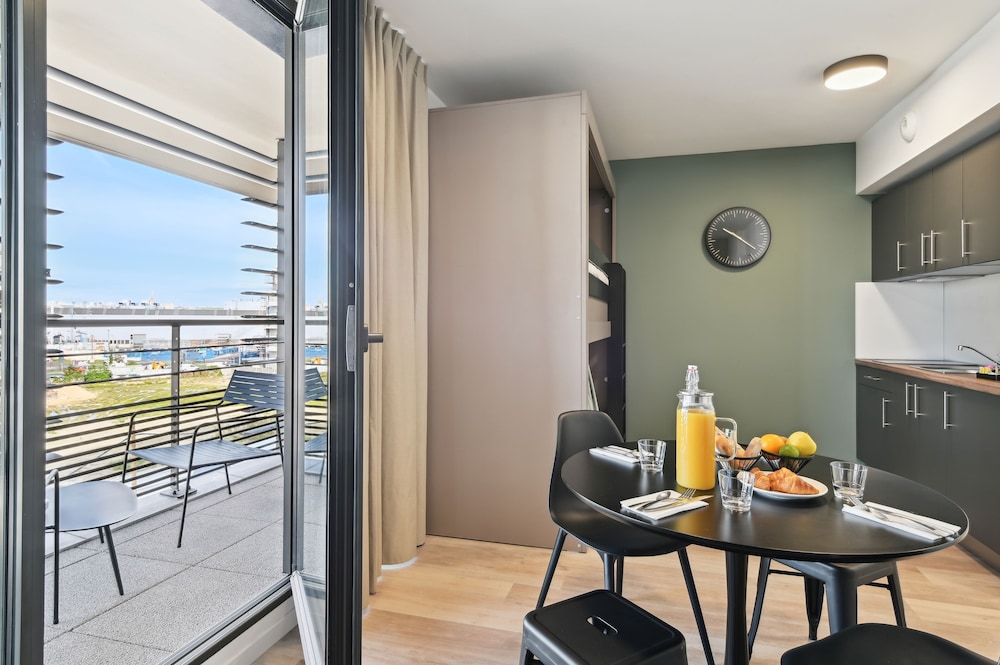 Large comfort studio, 1 double bed and 1 Bunk cabin bed, Balcony - Photo 3