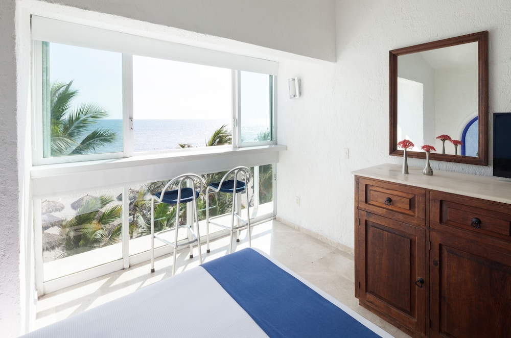 Superior Room, 1 King Bed, Sea View - Photo 2