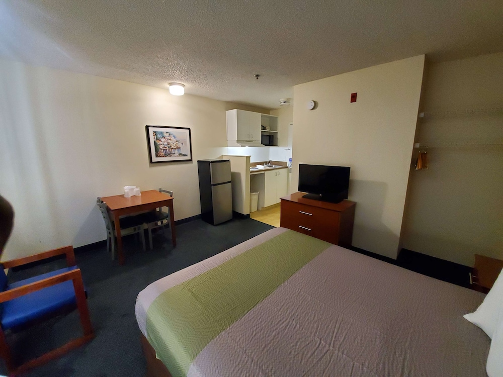 Deluxe Room, 1 Queen Bed, Non Smoking, Kitchenette - Photo 5