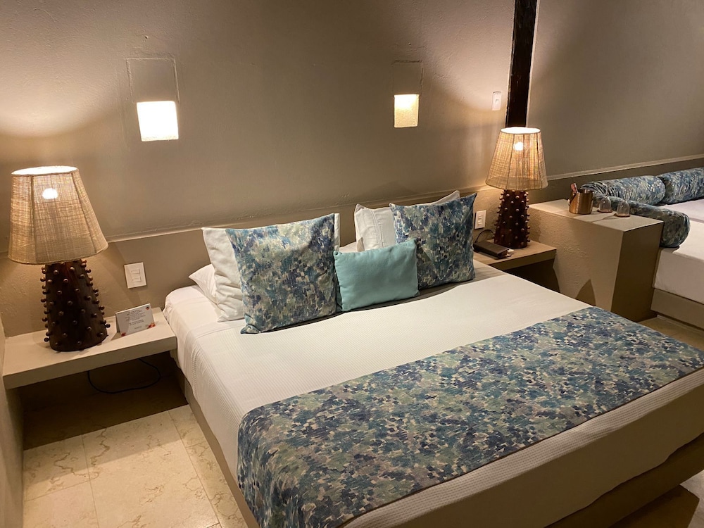 Suite - Photo 1